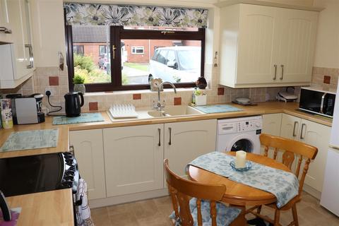 3 bedroom semi-detached house for sale, Heath Bridge Close, Rushall