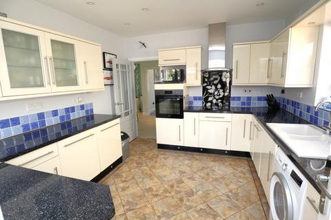 2 bedroom bungalow for sale, Roman Road, Broadstone, Dorset, BH18