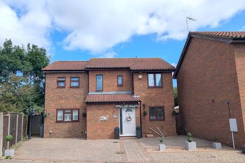 3 bedroom detached house for sale, Bedfont Close, Feltham, TW14