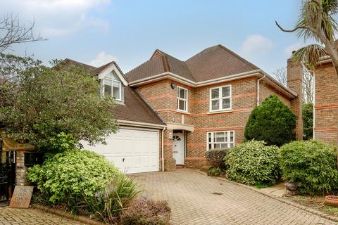 4 bedroom detached house to rent, Carrick Gate, Esher, KT10