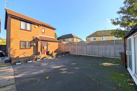 3 bedroom detached house for sale, Bedfont Close, Feltham, TW14