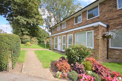 2 Albany Gate, Chesham, HP5 2HE