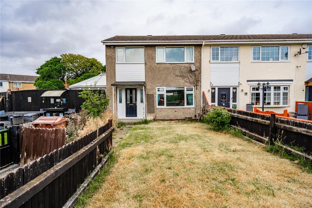 Buckfast Close, Grimsby... 3 bed end of terrace house for sale £82,000