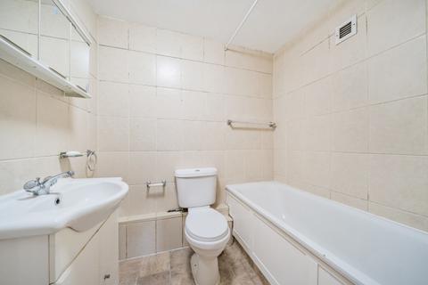 2 bedroom apartment to rent, Linksway London NW4