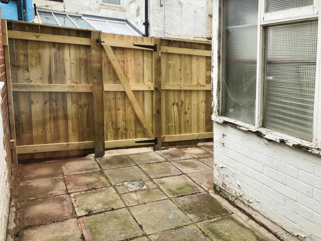 509c15b1-Yard.jpg