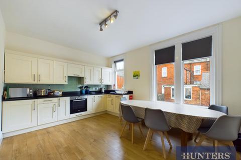 6 bedroom end of terrace house for sale, South Street, Bridlington