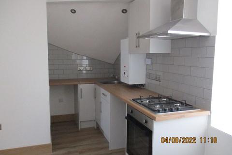 3 bedroom flat to rent, B Dewsbury Road, Leeds