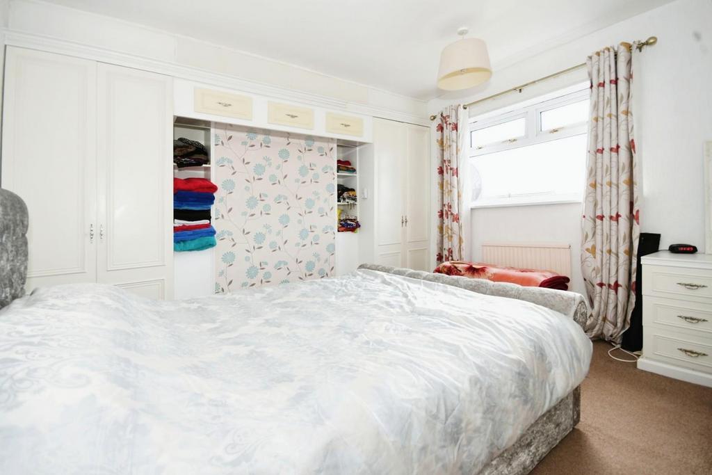 BEDROOM 1.jpg