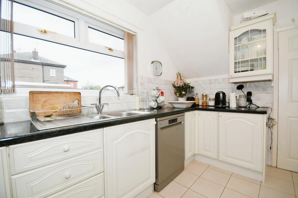 KITCHEN 02.jpg