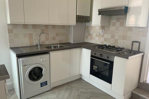 1 bedroom terraced house to rent, Thornton Heath CR7