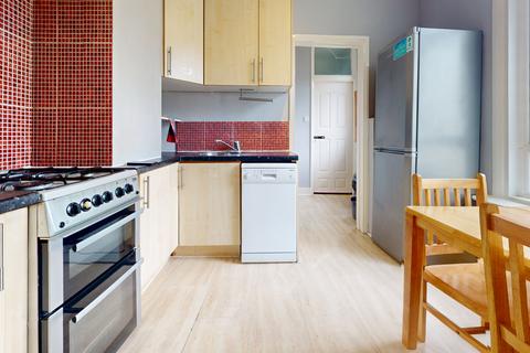 2 bedroom terraced house for sale, Edgington Road, London, SW16