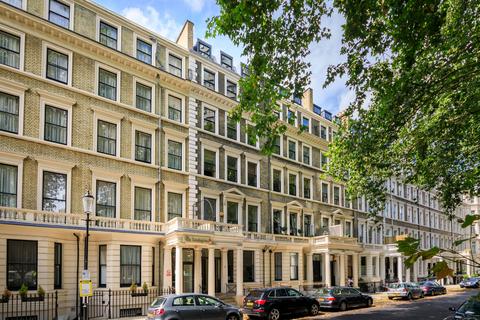 Studio to rent, Ashburn Gardens, South Kensington, London, SW7