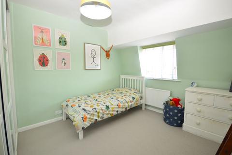 15 Charles Crescent, Folkestone, CT19 4NF