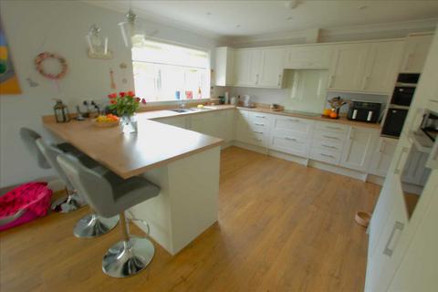 3 bedroom detached bungalow for sale, 16 Parsons Green, St. Florence