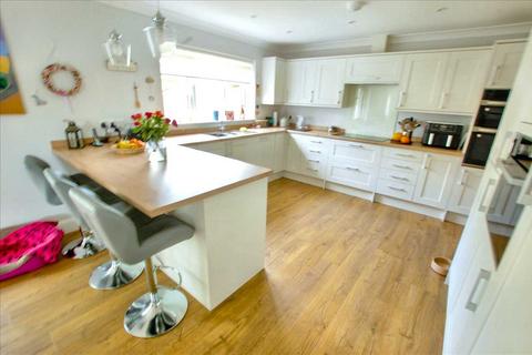 3 bedroom detached bungalow for sale, 16 Parsons Green, St. Florence