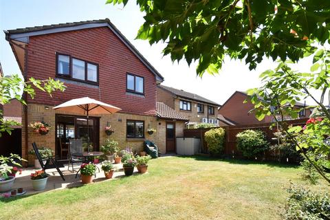 13 Bill Hamling Close, London, SE9 3LP