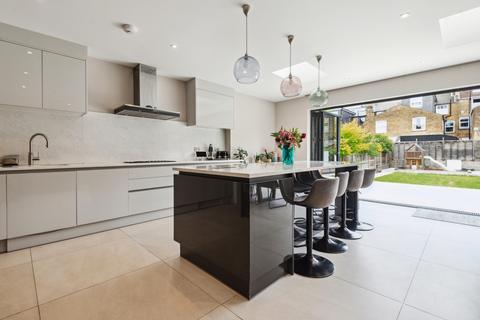 7 bedroom semi-detached house for sale, Woodbourne Avenue, London, SW16