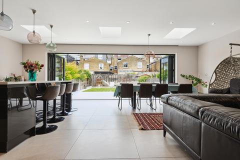 7 bedroom semi-detached house for sale, Woodbourne Avenue, London, SW16