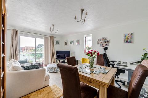 1 bedroom flat for sale, North Road, Lancing, West Sussex, BN15