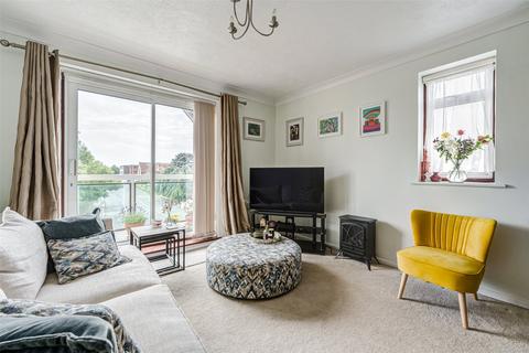 1 bedroom flat for sale, North Road, Lancing, West Sussex, BN15