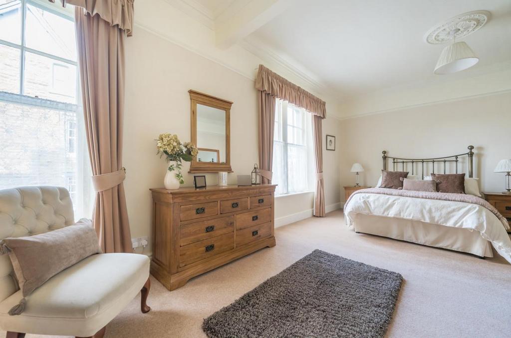 BEDROOM 1 - Master