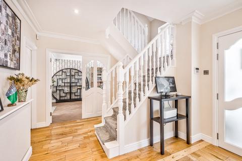 4 bedroom semi-detached house for sale, Clayhall IG5