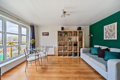 Flat C, 3 Transom Close, London, SE16 7FH