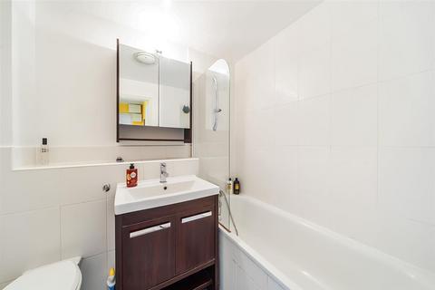 Flat C, 3 Transom Close, London, SE16 7FH