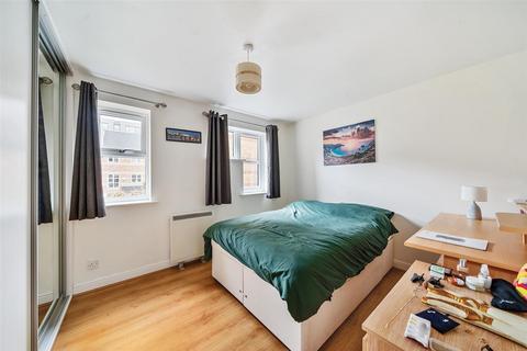 Flat C, 3 Transom Close, London, SE16 7FH