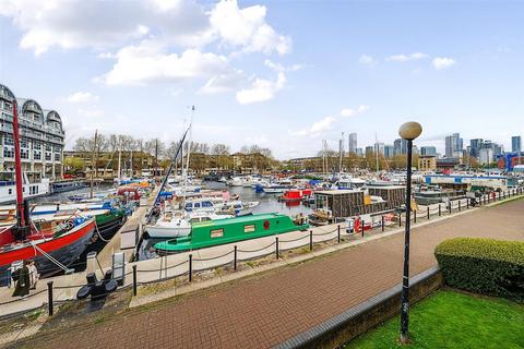 Flat C, 3 Transom Close, London, SE16 7FH