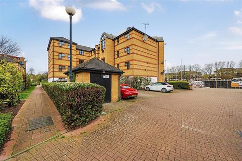 Flat C, 3 Transom Close, London, SE16 7FH