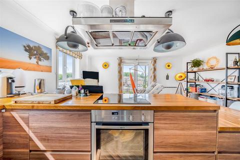 Flat 6, 6 Rainbow Quay, London, SE16 7UF
