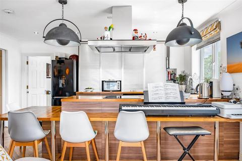 Flat 6, 6 Rainbow Quay, London, SE16 7UF
