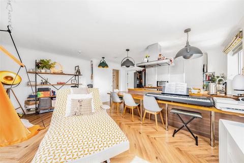 Flat 6, 6 Rainbow Quay, London, SE16 7UF