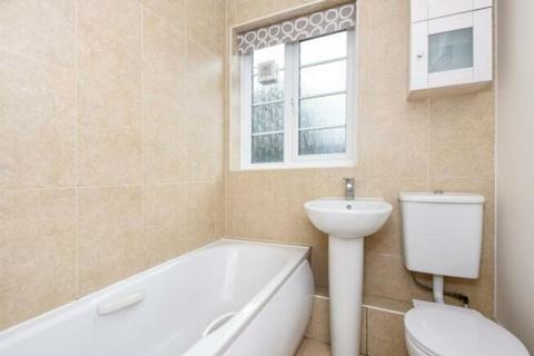 109 Acorn Walk, London, SE16 5DX