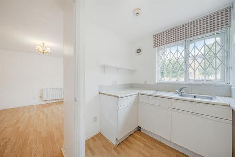 2 bedroom flat for sale, Inwen Court, Grinstead Road, Deptford, London, SE8