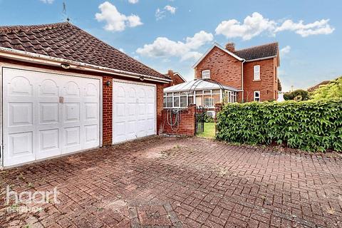 4 bedroom detached house for sale, Station Road, Reepham