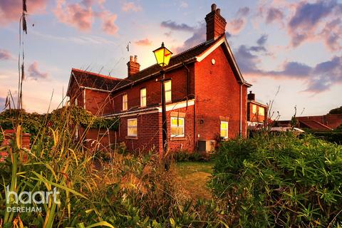 4 bedroom detached house for sale, Station Road, Reepham