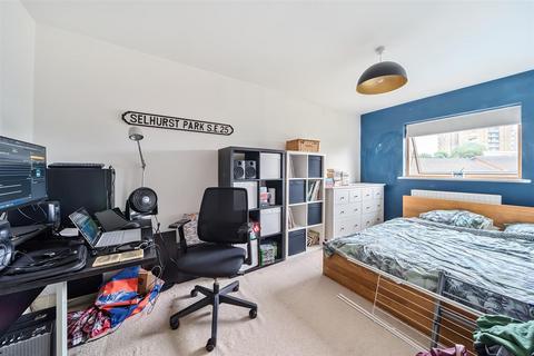 2 bedroom flat for sale, Goldsworthy Gardens, London, SE16