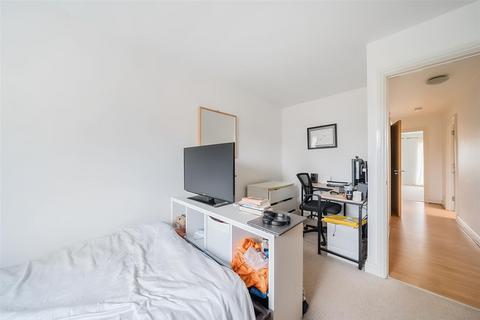 2 bedroom flat for sale, Goldsworthy Gardens, London, SE16