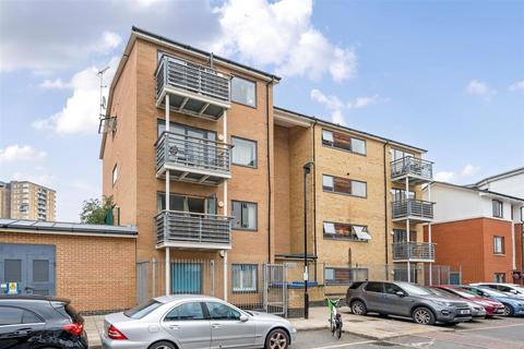 2 bedroom flat for sale, Goldsworthy Gardens, London, SE16