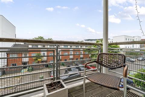 2 bedroom flat for sale, Goldsworthy Gardens, London, SE16