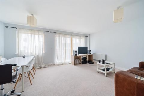 2 bedroom flat for sale, Goldsworthy Gardens, London, SE16