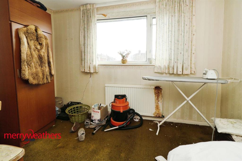 Rear bedroom