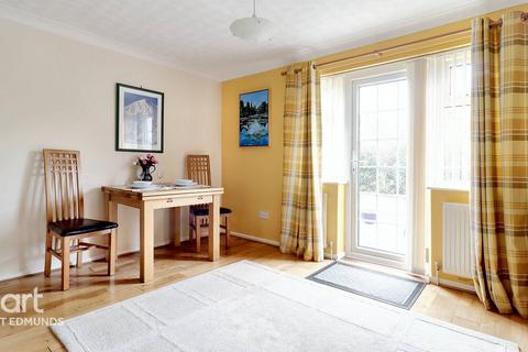 3 bedroom chalet for sale, Hornbeam Drive, Horringer, Bury St Edmunds