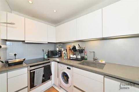 Studio for sale, Malthouse Apartments, 2 Caroline Street, London, E1