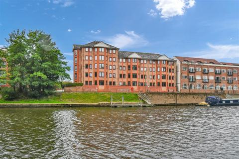 2 bedroom apartment for sale, Terry Avenue, York