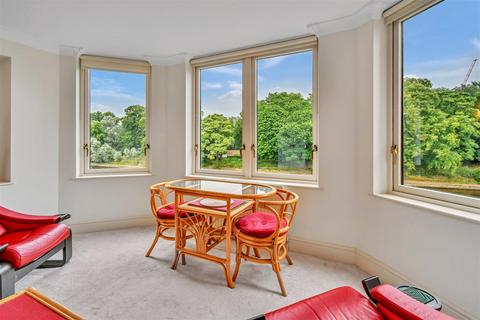 2 bedroom apartment for sale, Terry Avenue, York