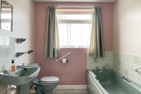 56 Blackheath Road, Lowestoft, NR33 7JQ