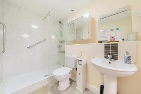 2 bedroom flat for sale, Hut Farm Place, Chandler's Ford